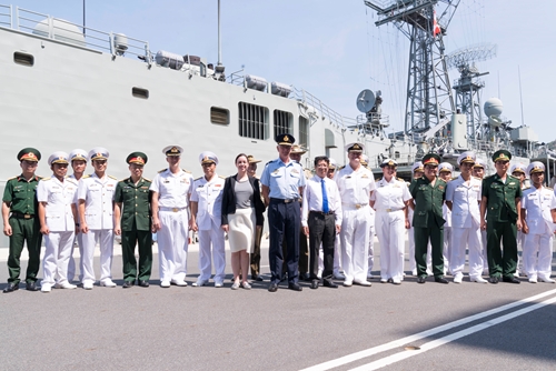 Tàu Hải quân Australia bắt đầu chuyến thăm Việt Nam